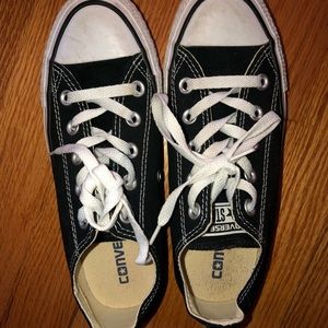 Black low top converse